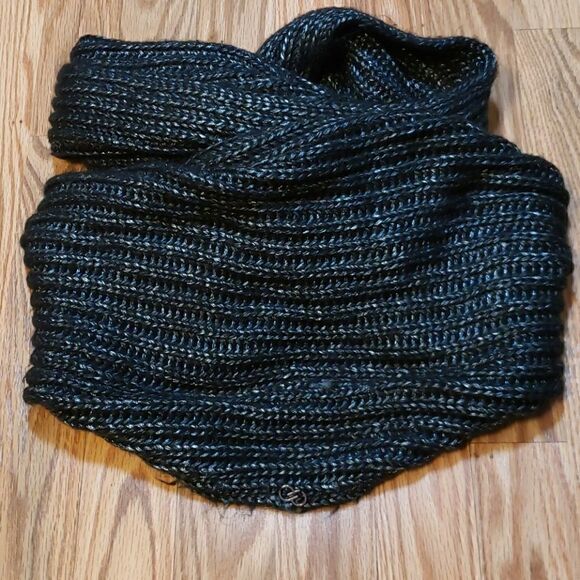 Aerie Beanie Hat & Infinit - Picture 5 of 7
